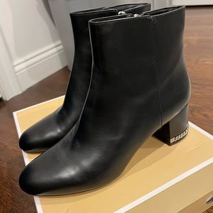 Michael Kors Sabrina Midi bootie